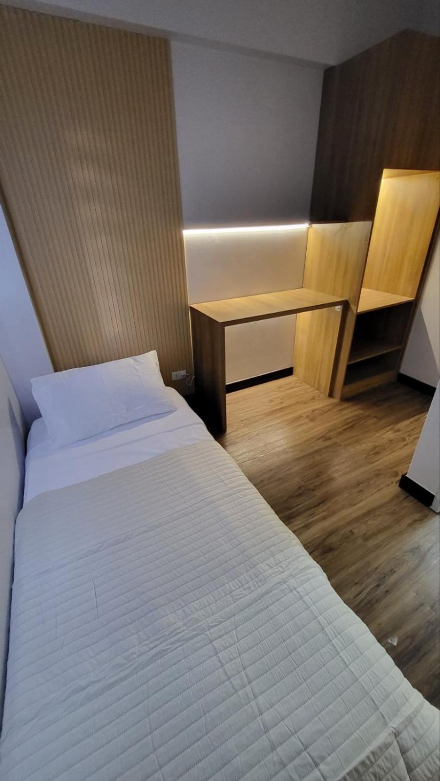 The Atherton- Spacious Modern Condo Unit In Paranaque Near The Airport, Makati, Bgc And Highways Paranaque City Экстерьер фото