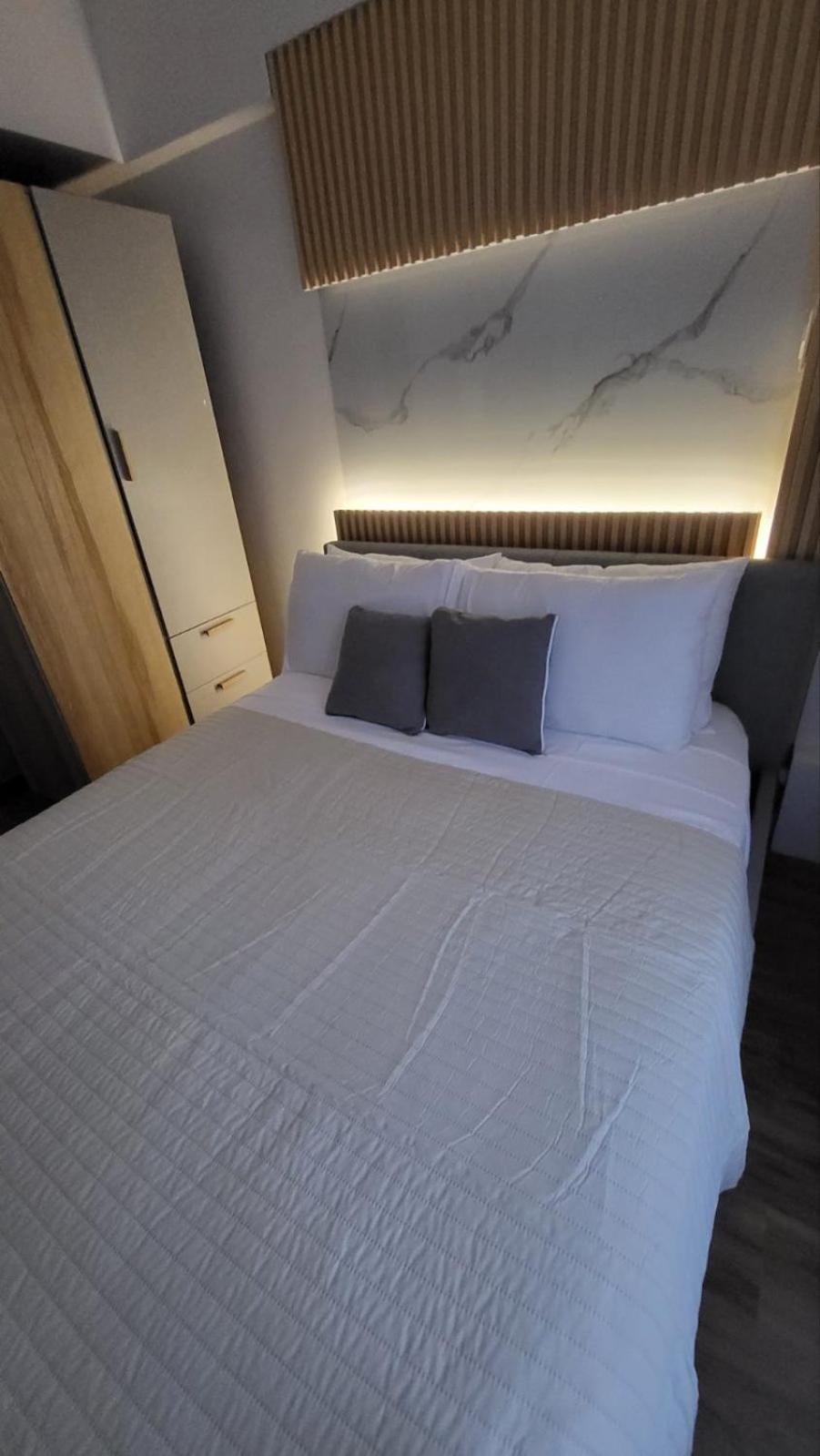 The Atherton- Spacious Modern Condo Unit In Paranaque Near The Airport, Makati, Bgc And Highways Paranaque City Экстерьер фото