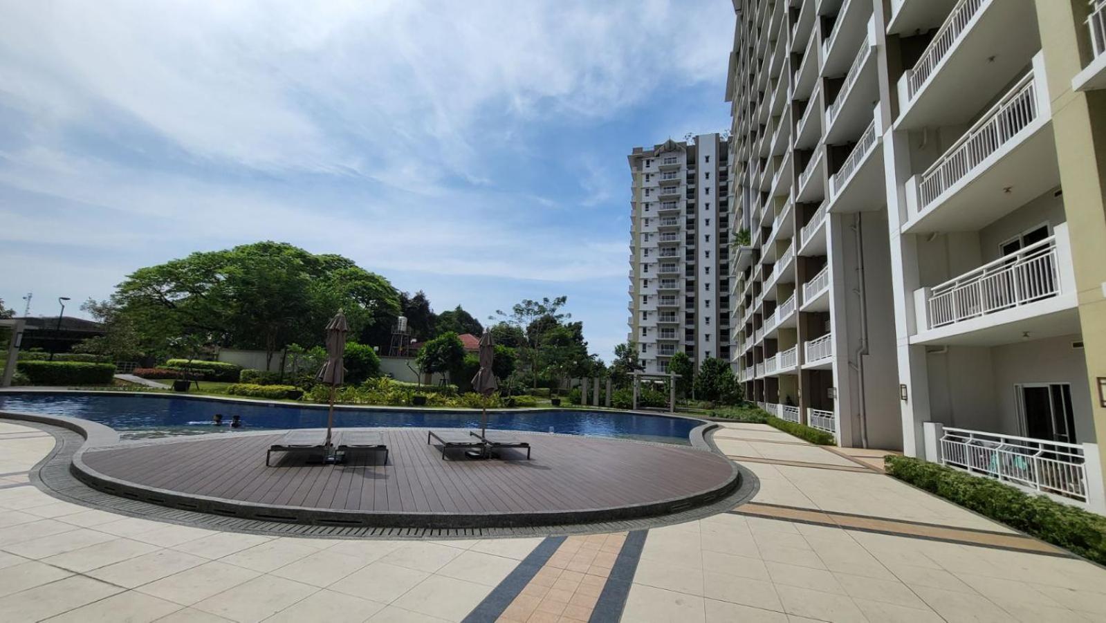 The Atherton- Spacious Modern Condo Unit In Paranaque Near The Airport, Makati, Bgc And Highways Paranaque City Экстерьер фото