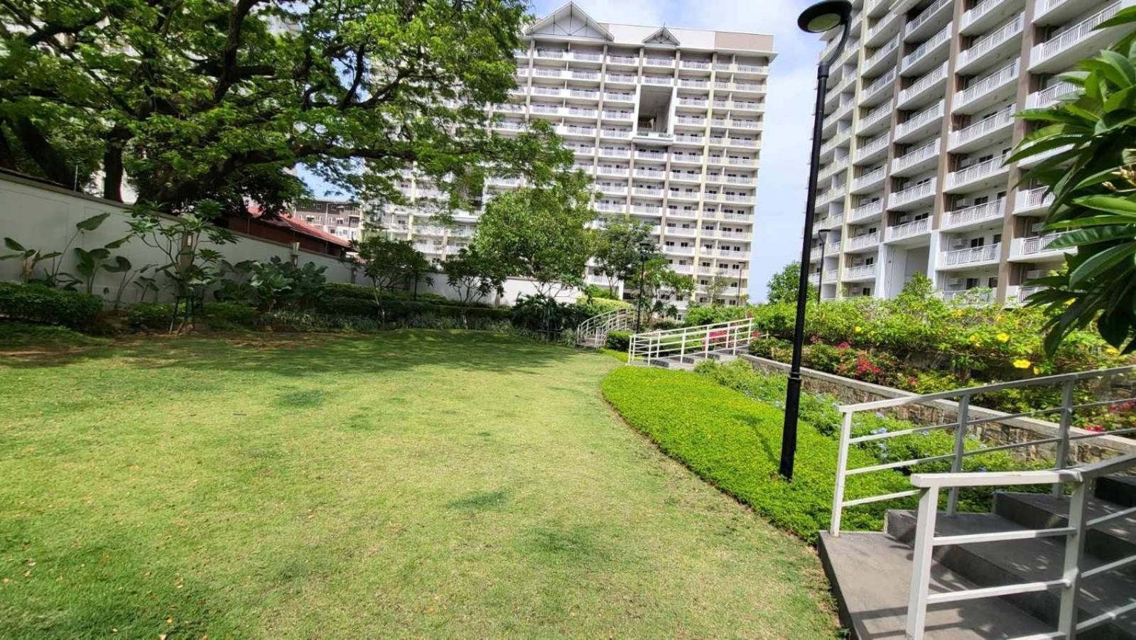 The Atherton- Spacious Modern Condo Unit In Paranaque Near The Airport, Makati, Bgc And Highways Paranaque City Экстерьер фото